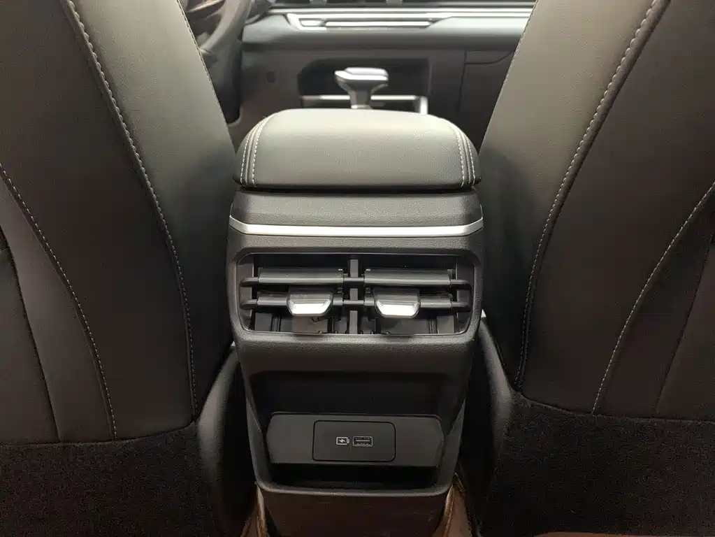 Geely Emgrand 2023 — фото 12