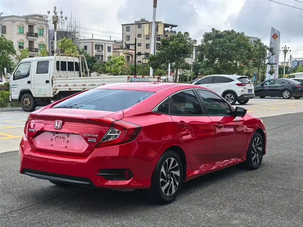 Honda Civic 2018 — фото 10