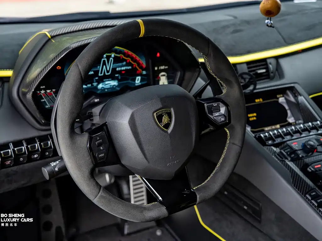 Lamborghini Aventador 2019 — фото 15