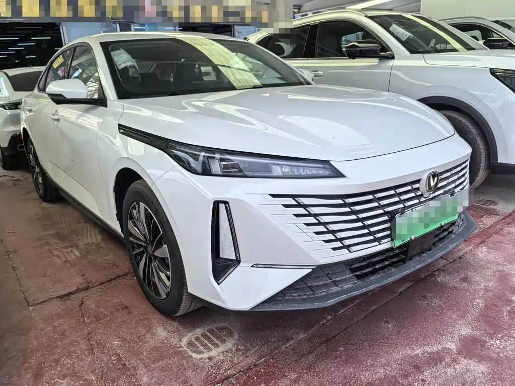 Changan Eado PHEV 2026 — фото 3