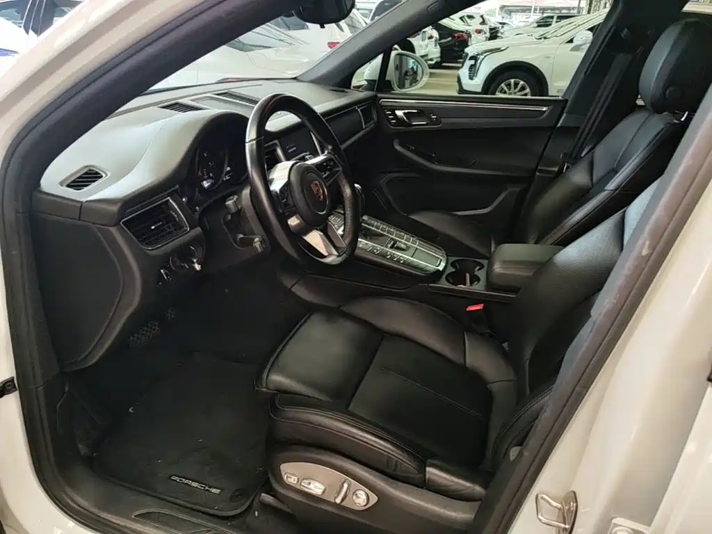 Porsche Macan 2017 — фото 16