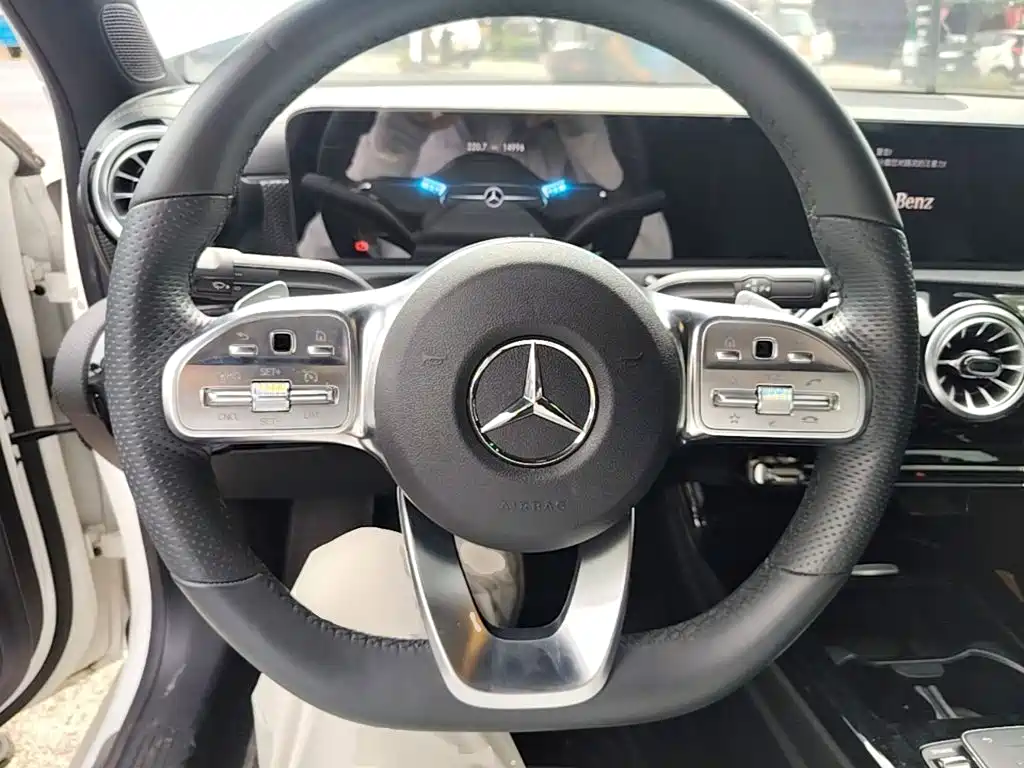 Mercedes-Benz A-Class 2022 — фото 11