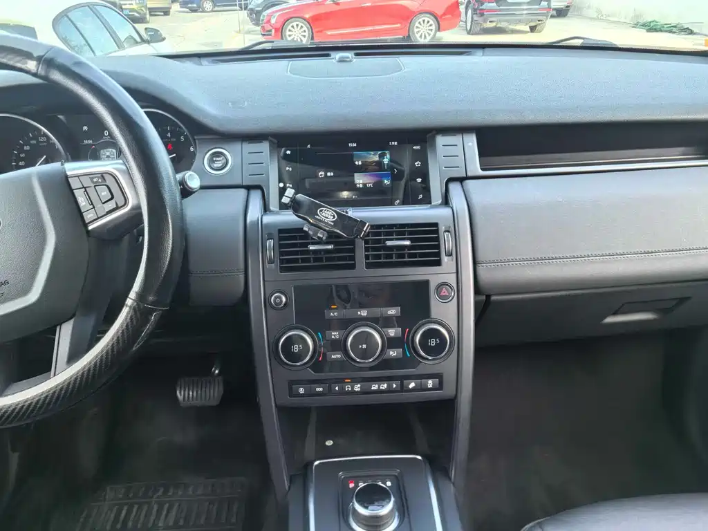 Land Rover Discovery Sport 2018 — фото 12