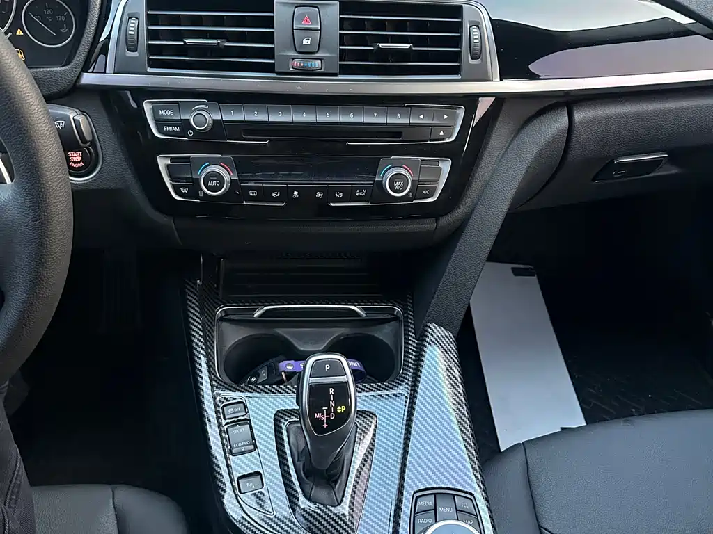 BMW 3 Series 2017 — фото 12