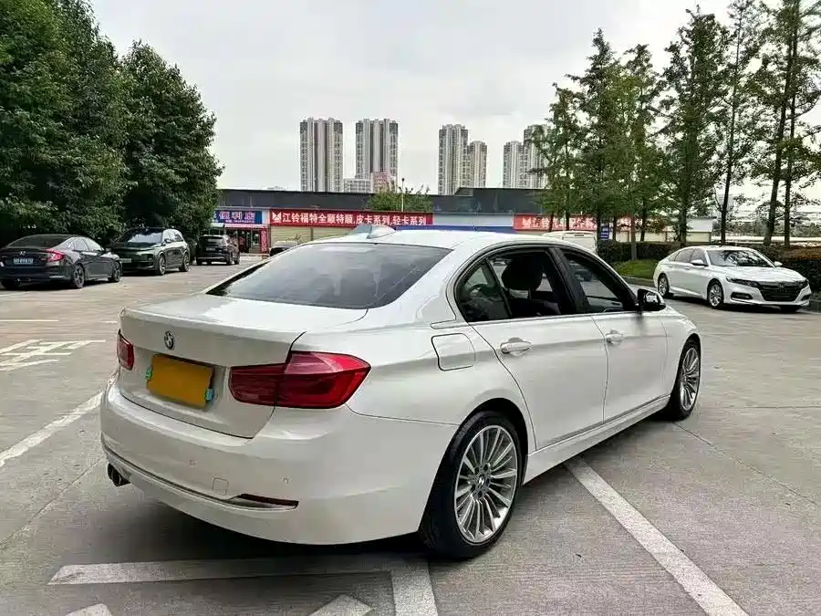 BMW 3 Series 2019 — фото 8
