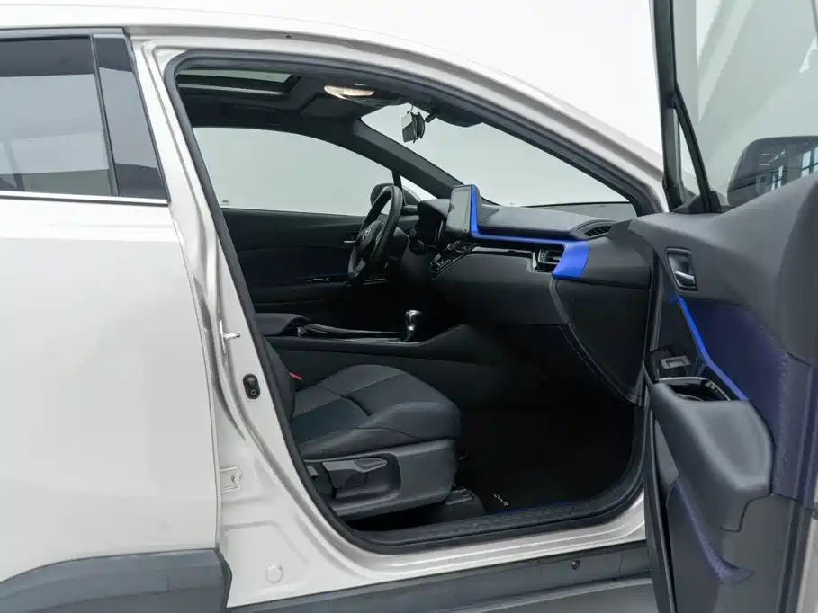 Toyota C-HR 2020 — фото 18