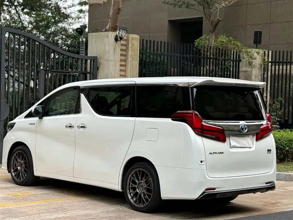 Toyota Alphard 2019 — фото 6