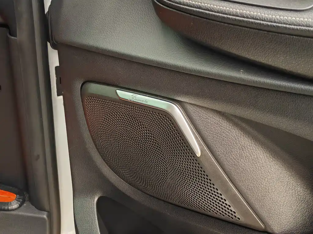 Mercedes-Benz V-Class 2022 — фото 14
