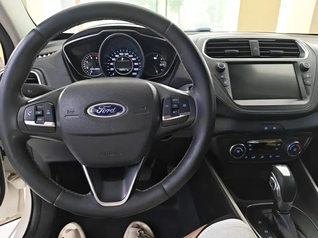 Ford Escort 2019 — фото 10