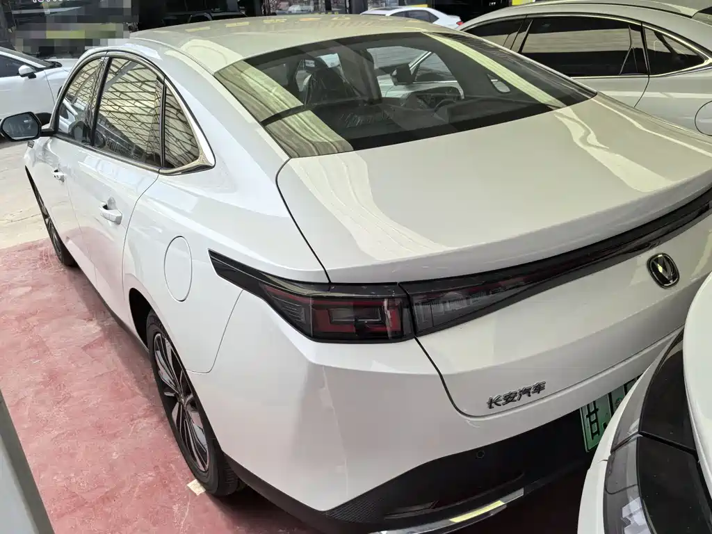Changan Eado PHEV 2026 — фото 4