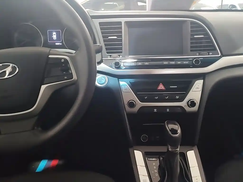 Hyundai Elantra 2019 — фото 10