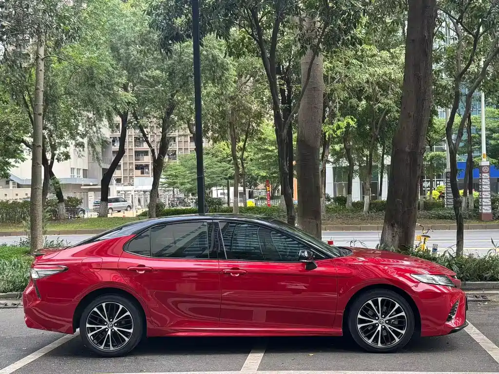 Toyota Camry 2020 — фото 2