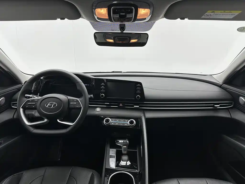 Hyundai Elantra 2023