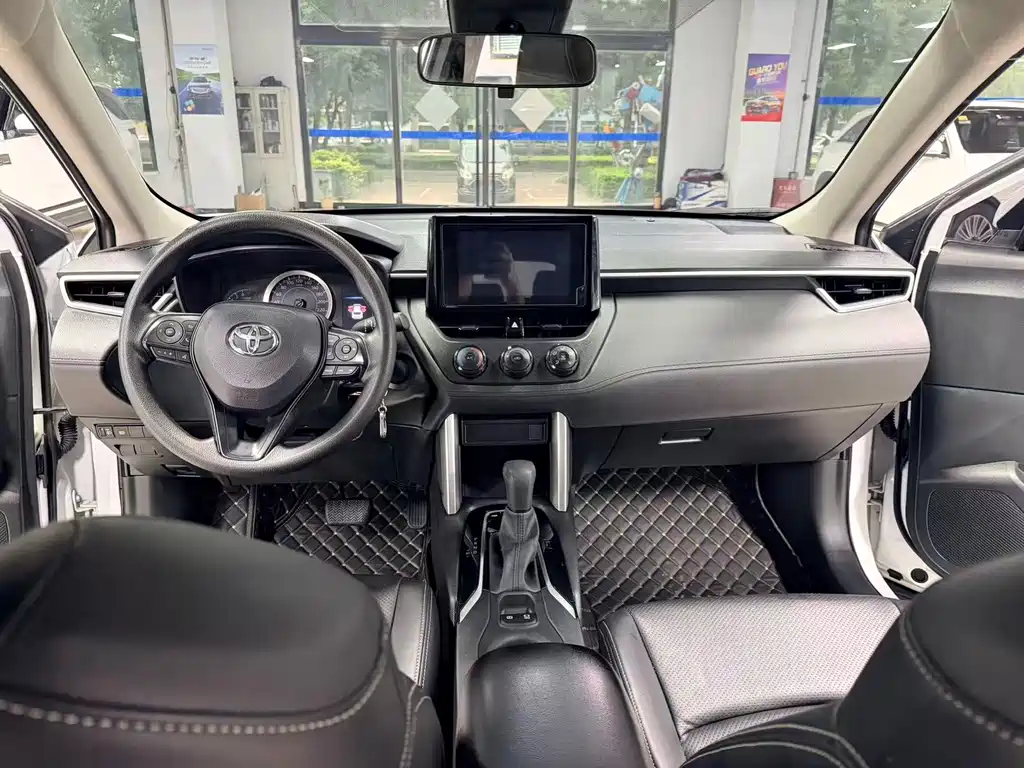 Toyota Corolla Cross 2022 — фото 10