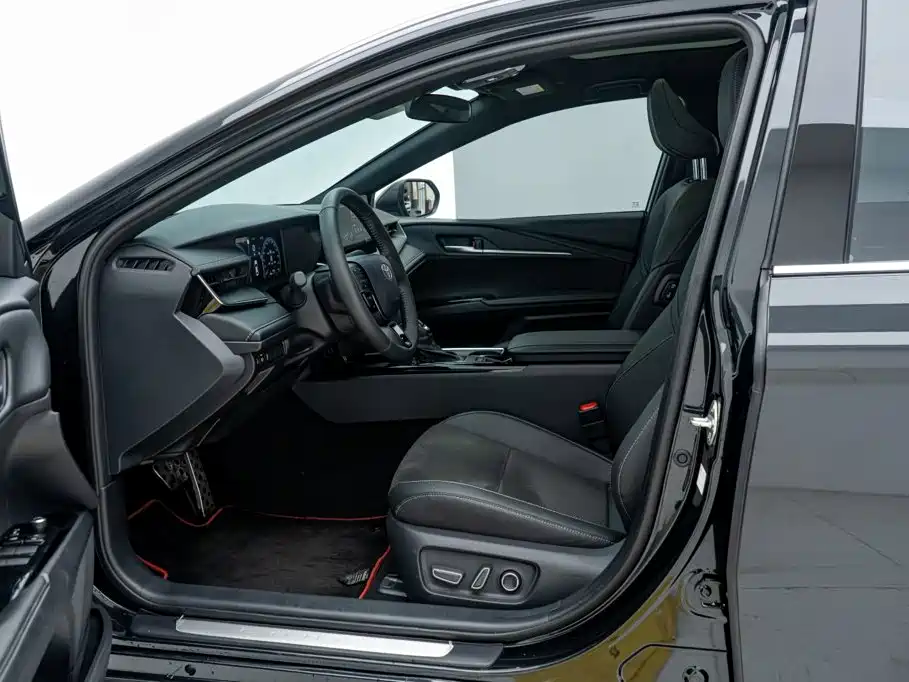 Toyota Camry 2025 — фото 16