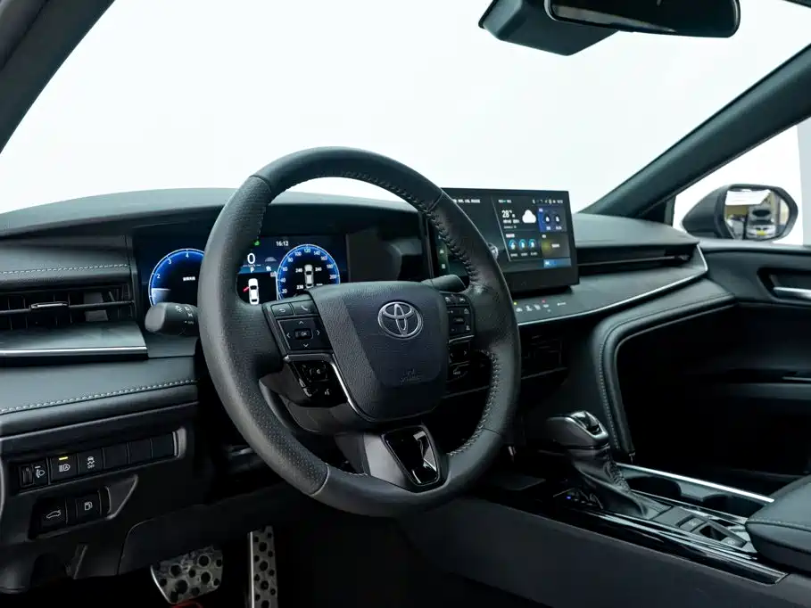 Toyota Camry 2025 — фото 20
