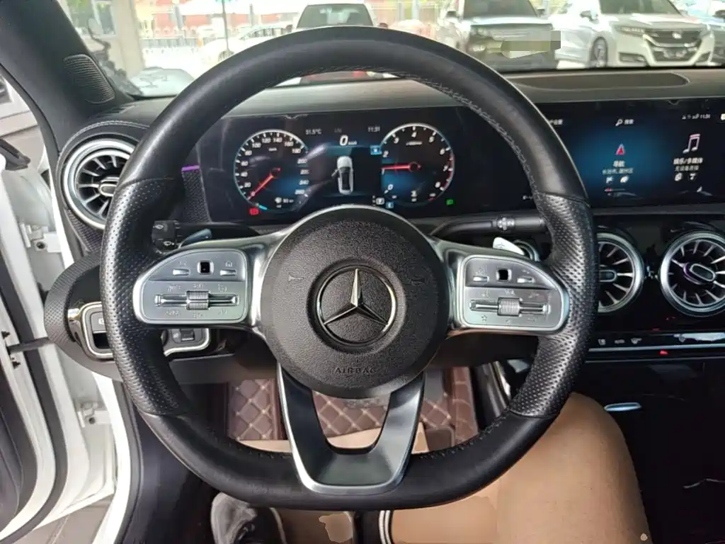 Mercedes-Benz A-Class 2023 — фото 11