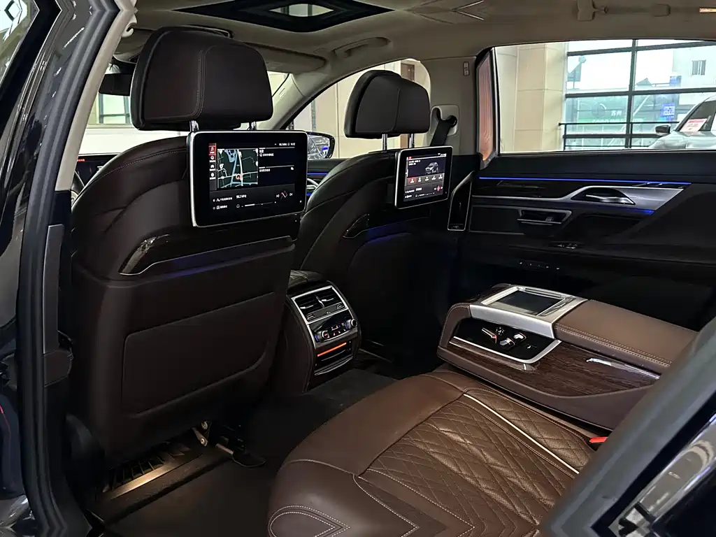 BMW 7 Series 2020 — фото 17