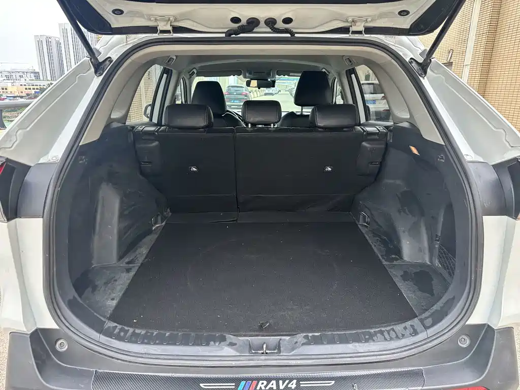 Toyota RAV4 2023 — фото 17