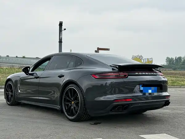 Porsche Panamera 2021