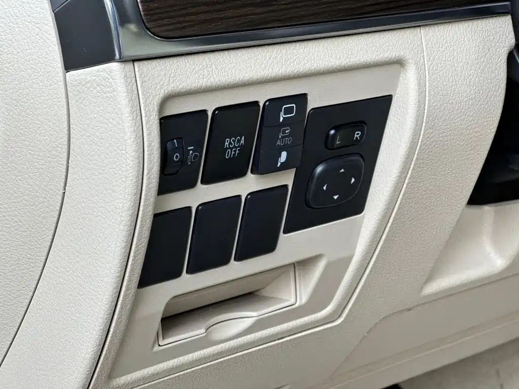 Toyota Land Cruiser 2020 — фото 19