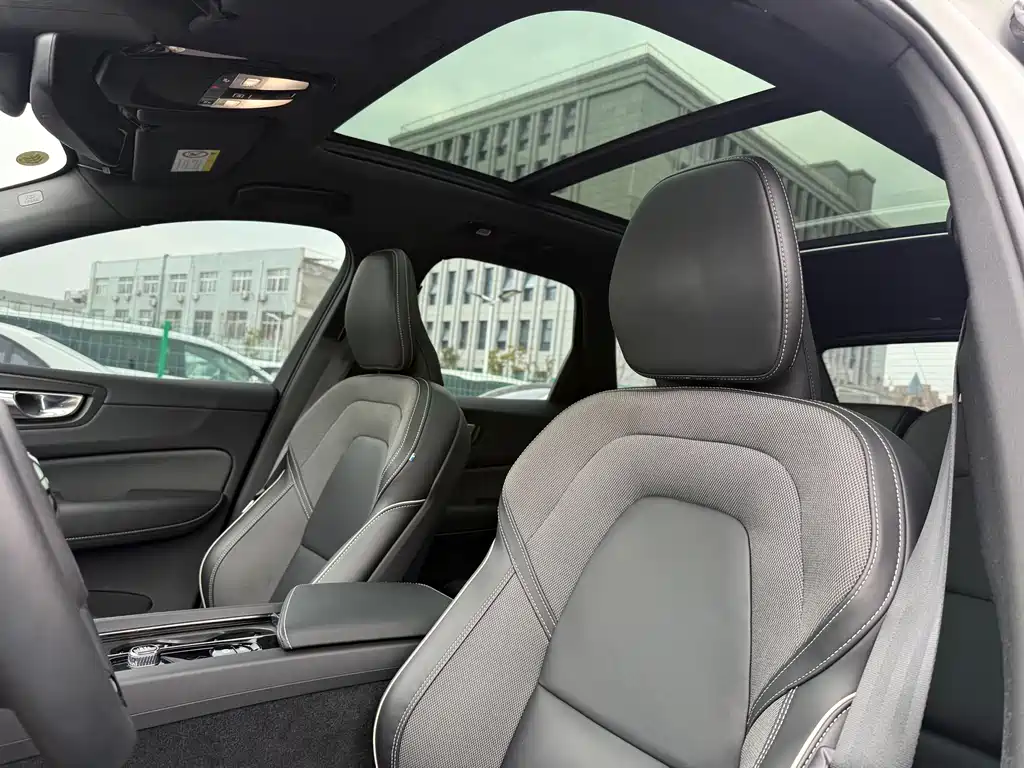 Volvo XC60 2022 — фото 14