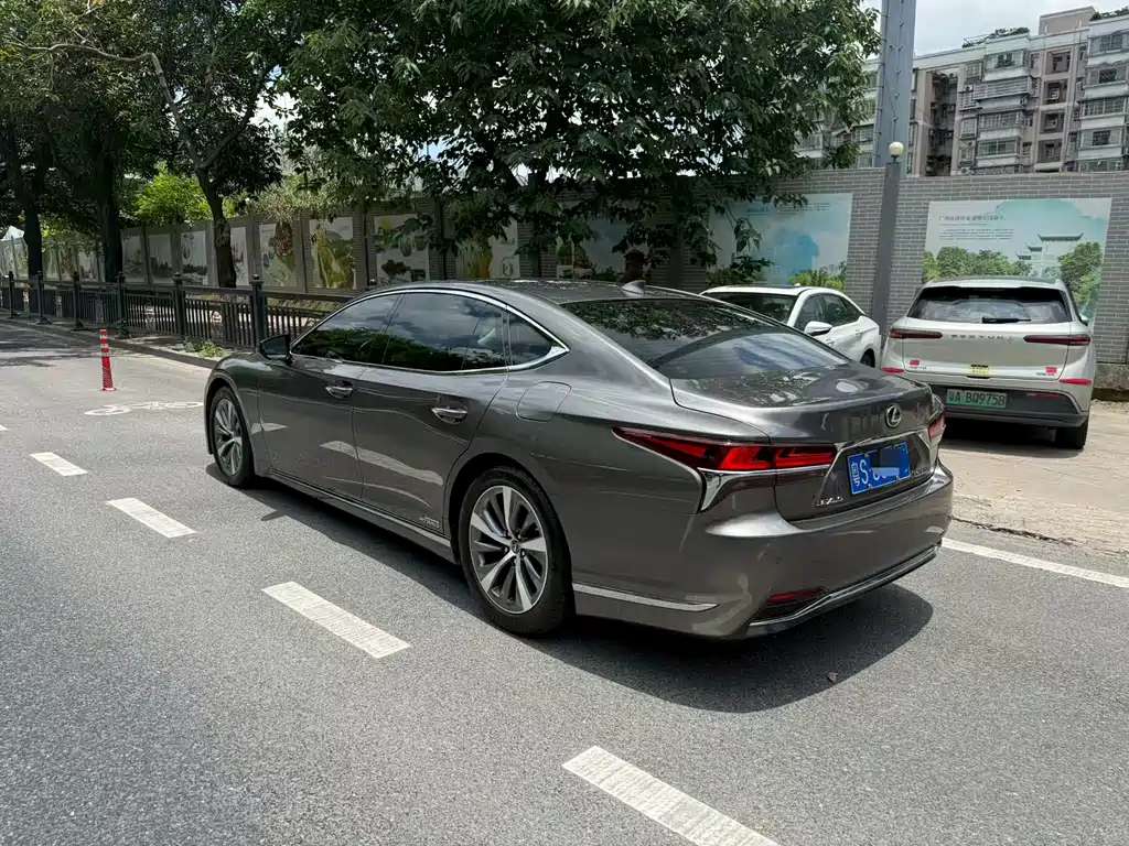 Lexus LS 2020 — фото 4