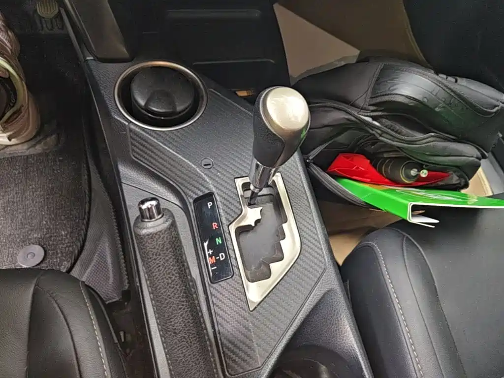 Toyota RAV4 2015 — фото 10
