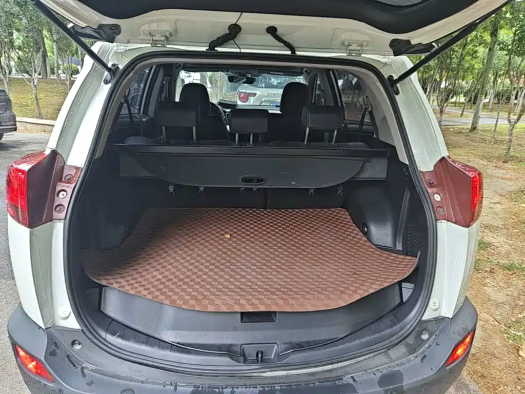 Toyota RAV4 2015 — фото 15