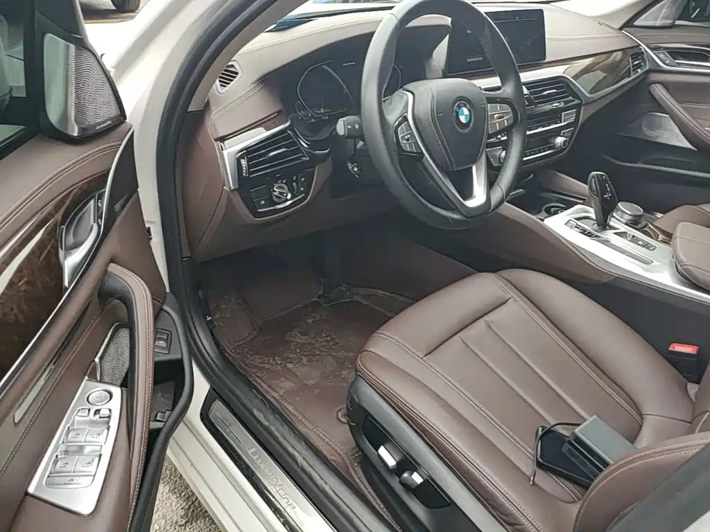 BMW 5 Series 2020 — фото 15