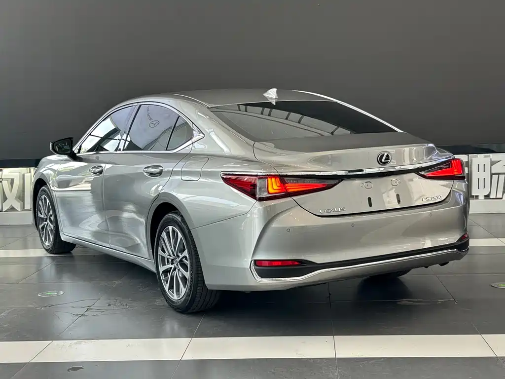 Lexus ES 2022 — фото 6