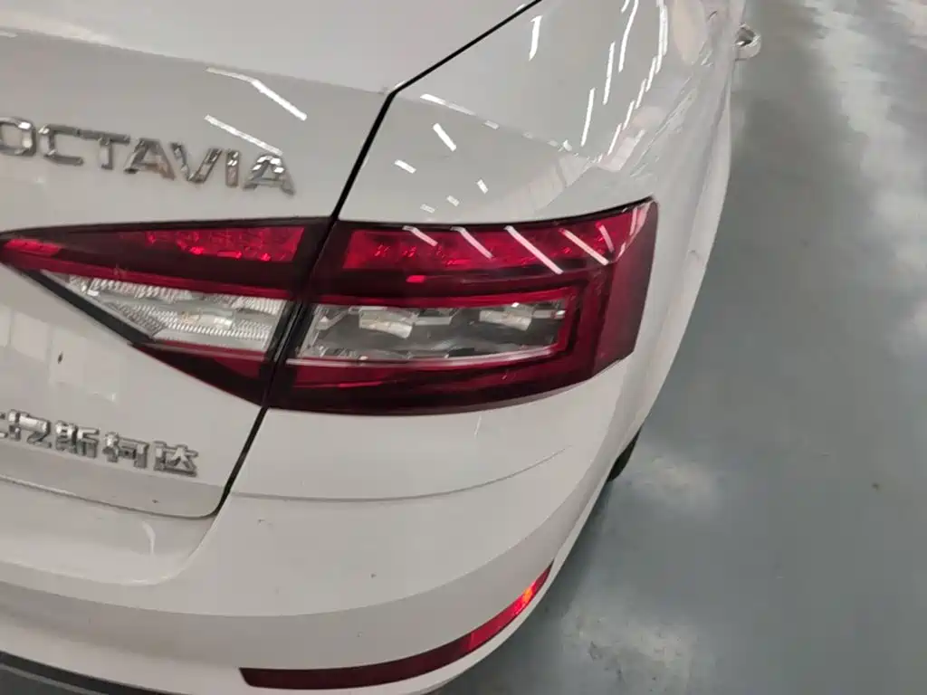 Skoda Octavia 2017 — фото 8