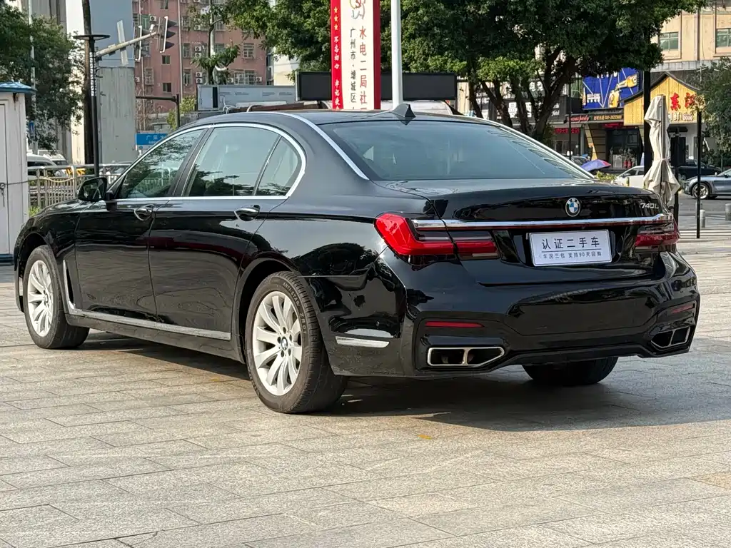 BMW 7 Series 2013 — фото 9