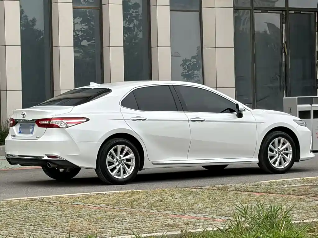Toyota Camry 2024 — фото 4