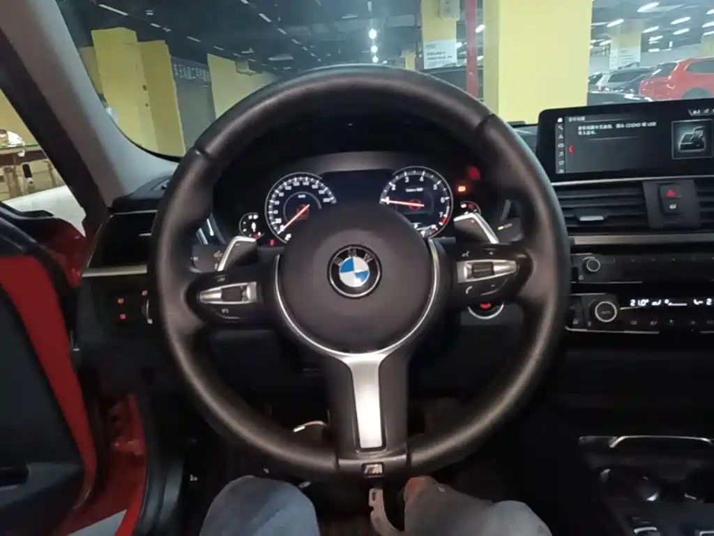 BMW 3 Series 2018 — фото 11