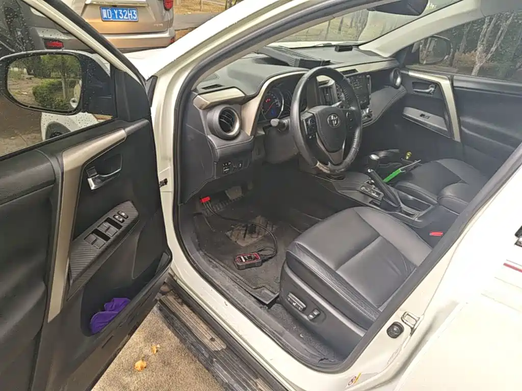 Toyota RAV4 2015 — фото 12