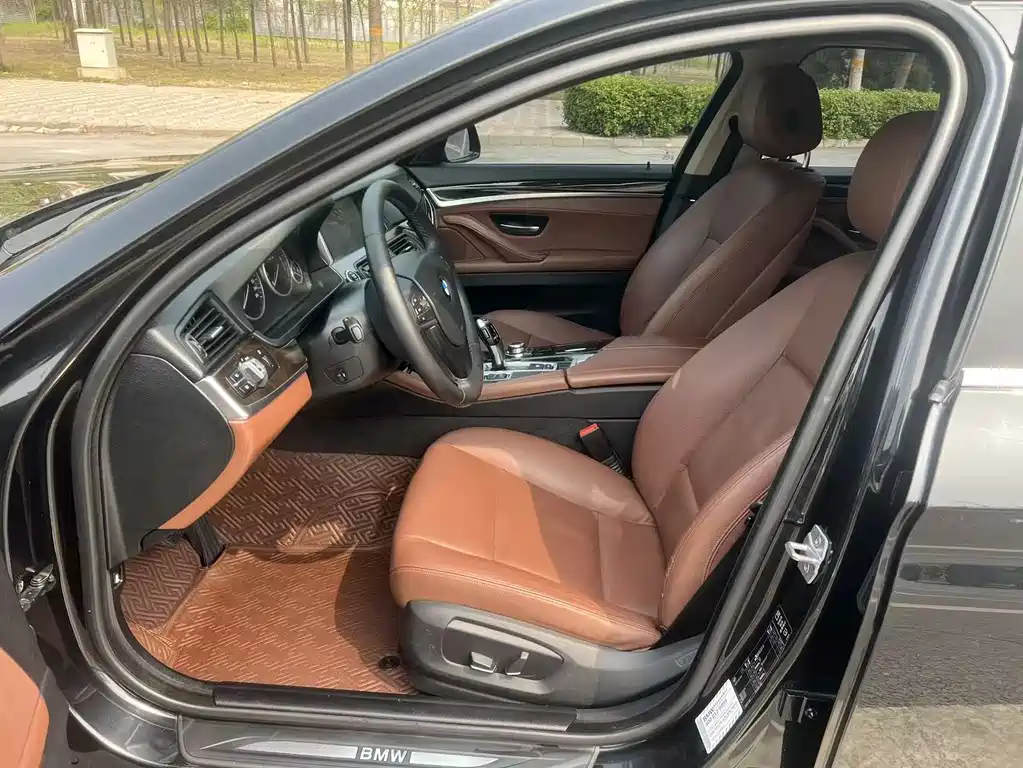 BMW 5 Series 2015 — фото 12