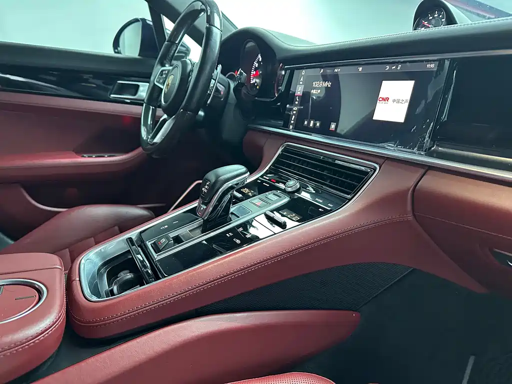 Porsche Panamera 2019 — фото 20