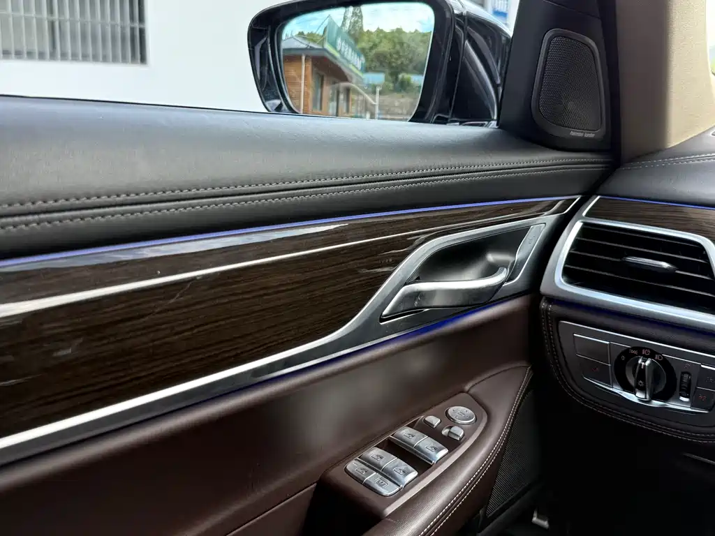 BMW 7 Series 2023 — фото 16