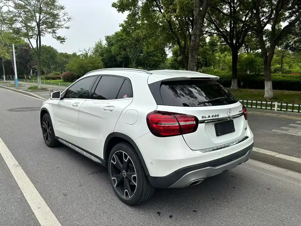 Mercedes-Benz GLA 2017 — фото 9