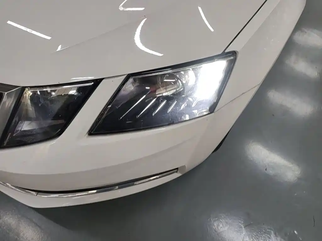 Skoda Octavia 2017 — фото 24