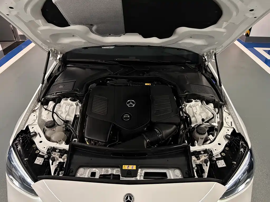 Mercedes-Benz C-Class 2025 — фото 17