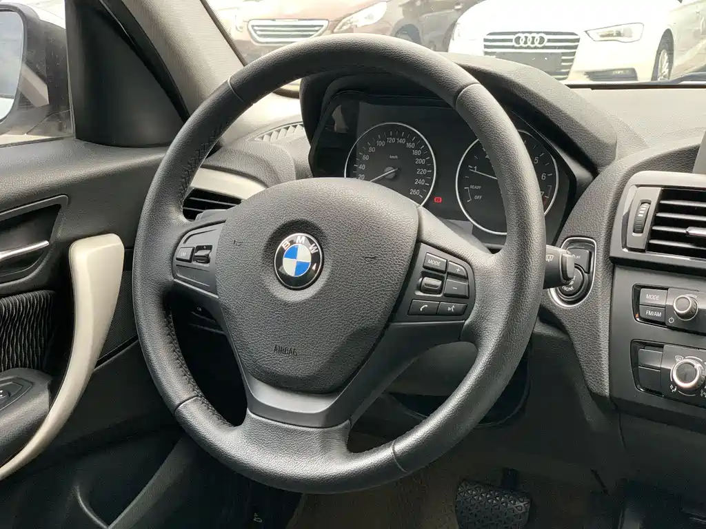 BMW 1 Series 2015 — фото 16