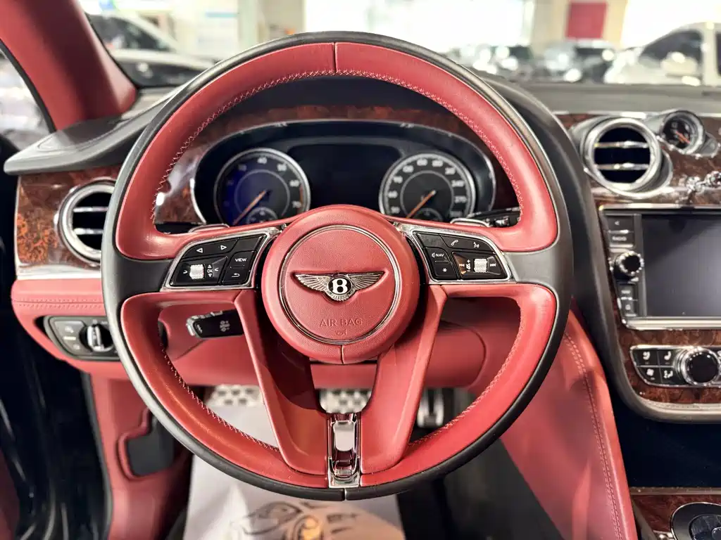 Bentley Bentayga 2017 — фото 11