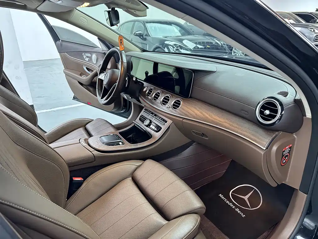 Mercedes-Benz E-Class 2021 — фото 17