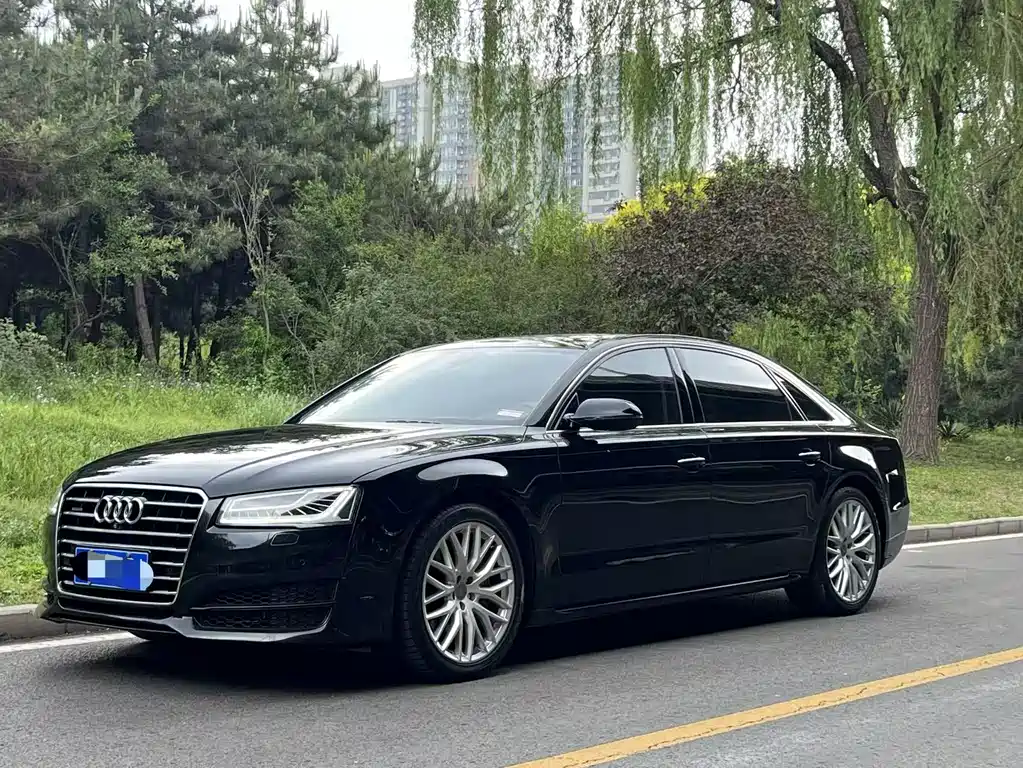 Audi A8 2017 — фото 1