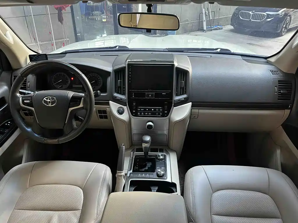 Toyota Land Cruiser 2020 — фото 12