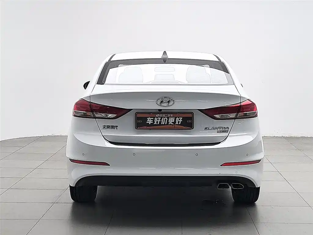 Hyundai Elantra 2020 — фото 4