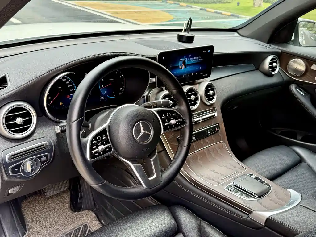 Mercedes-Benz GLC 2020 — фото 11