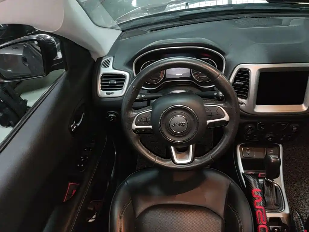 Jeep Compass 2019 — фото 11